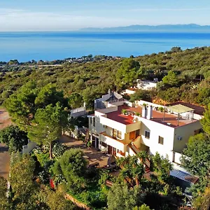 Bella Salmagi - Surya Sardinia Holidays & Yoga Couette-café Capitana